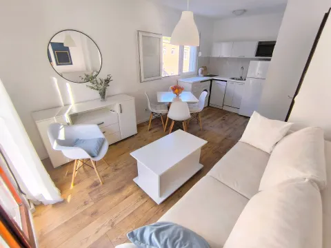 Rent, one bedroom apartment, 43m², Lazi, Budva - image 10