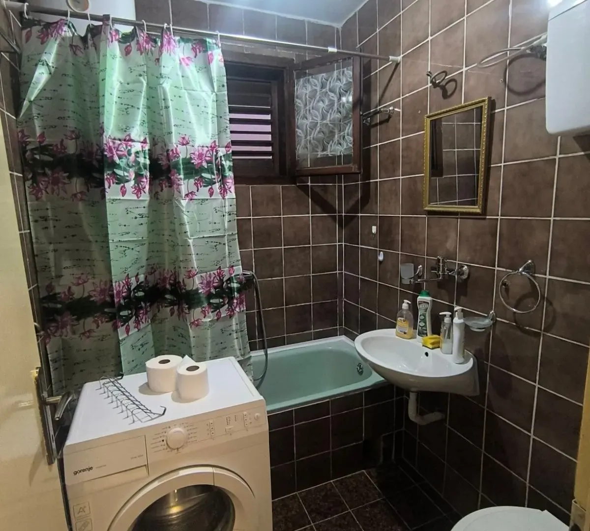 Izdavanje, trosoban stan, 70m², Stari Aerodrom, Podgorica