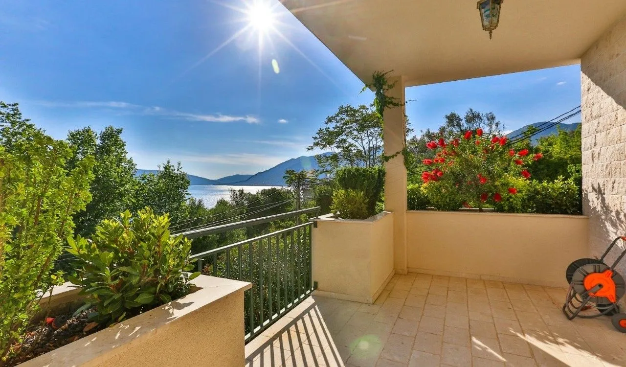 Prodaja, kuća, 240m², Donja Lastva, Tivat