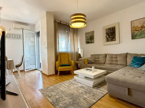 Rent, one bedroom apartment, 47m², Blok 9, Podgorica - image 5