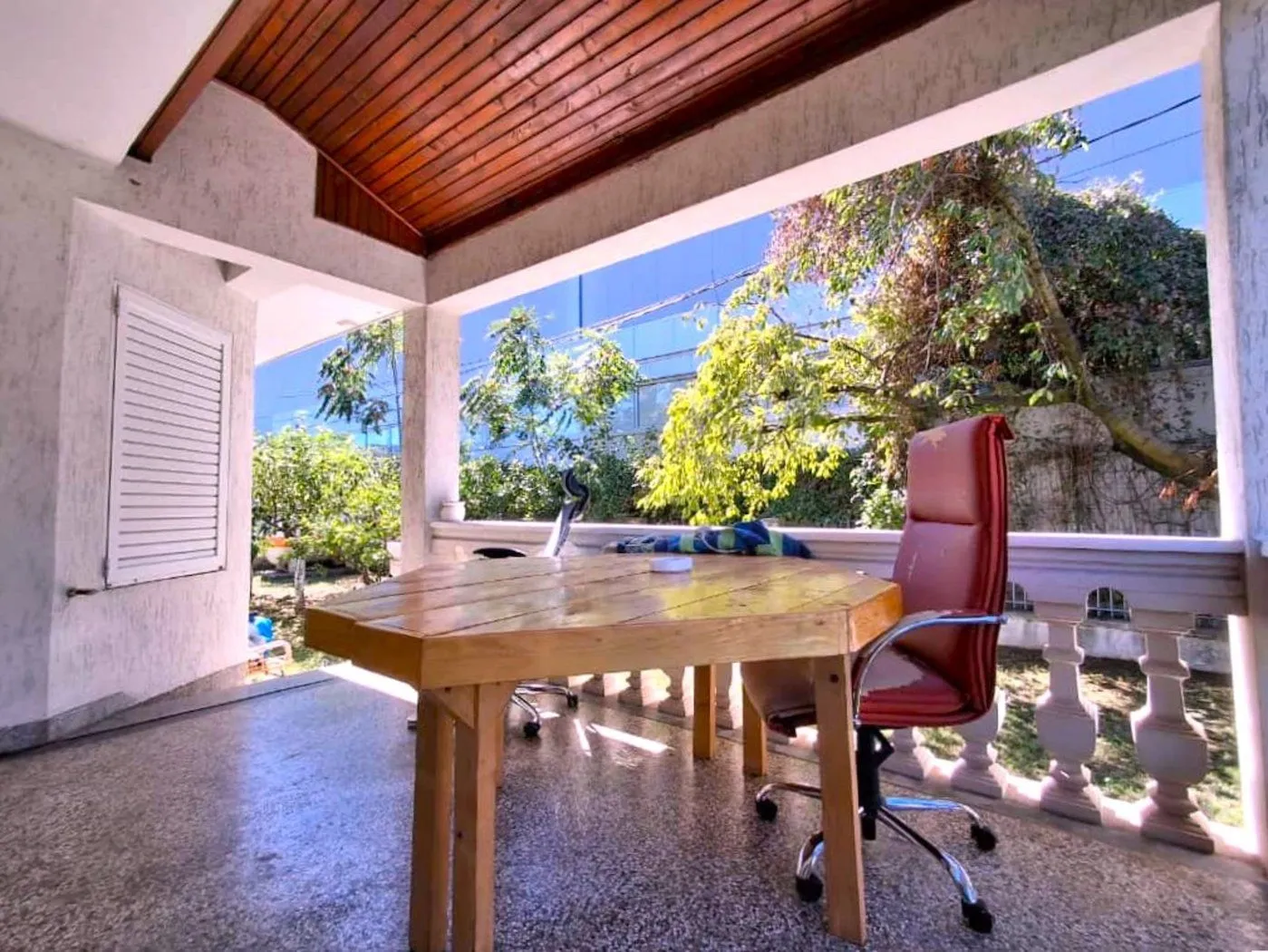 Izdavanje, kuća, 350m², Dahna, Podgorica