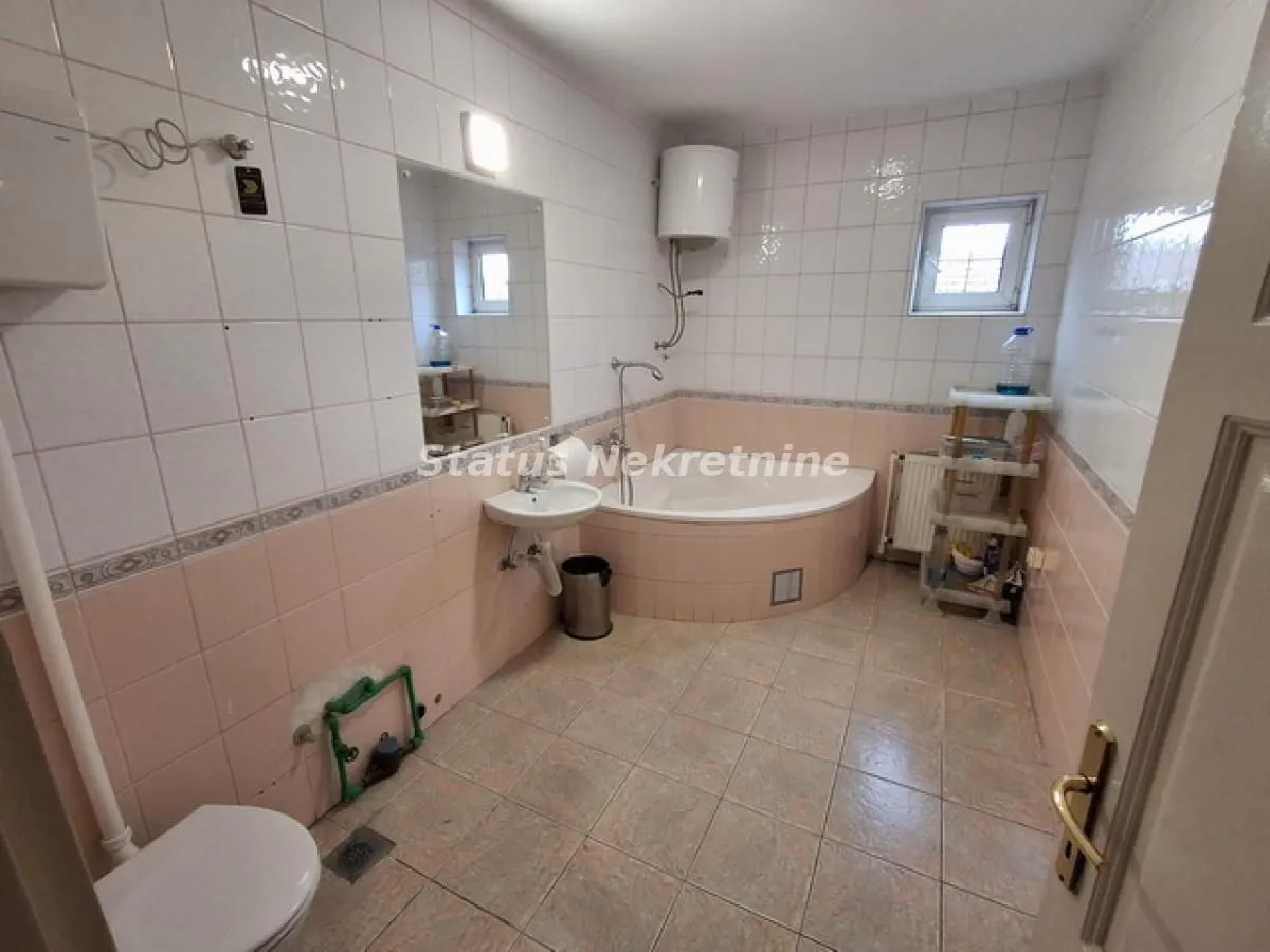 Izdavanje, stan, 170m², Centar, Novi Sad