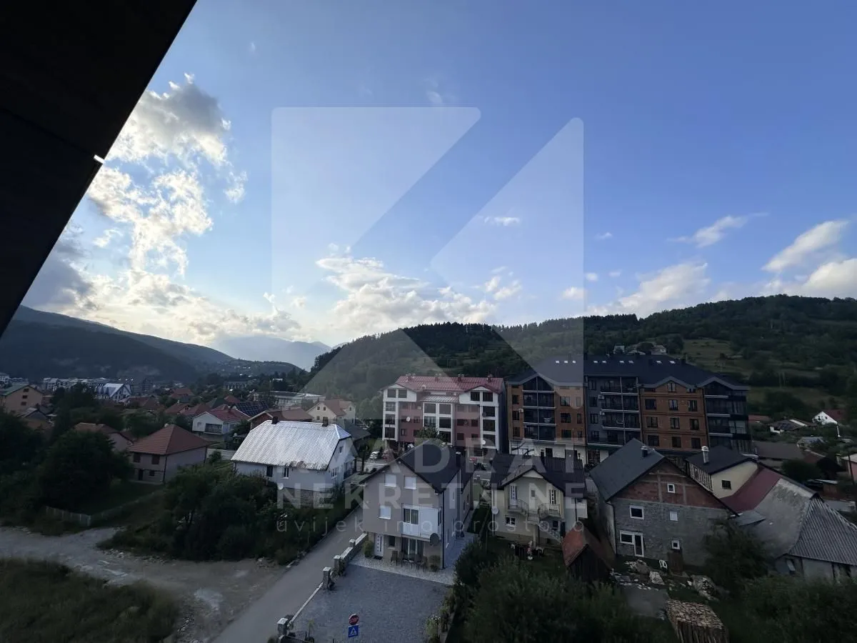 Prodaja, četvorosoban stan, 107m², Centar, Kolašin