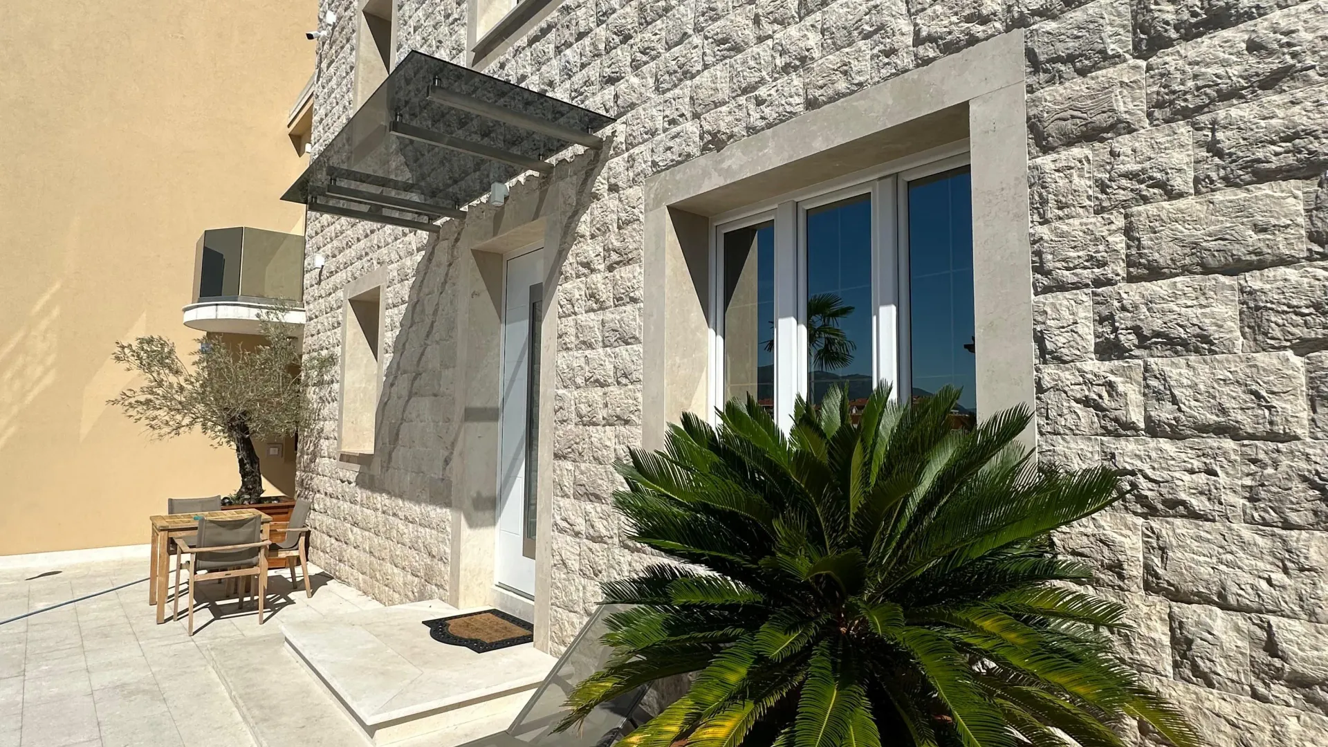 Rent, one bedroom apartment, 63m², Centar, Tivat