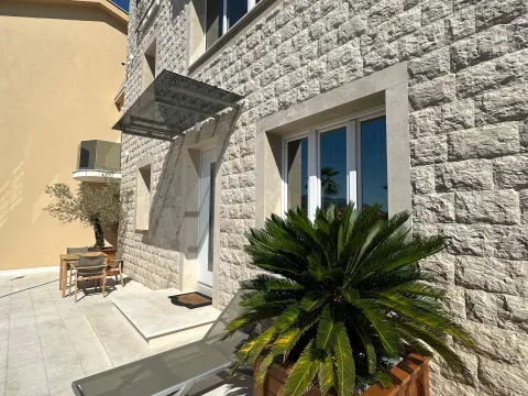 Izdavanje, jednosoban stan, 63m², Centar, Tivat - image 23