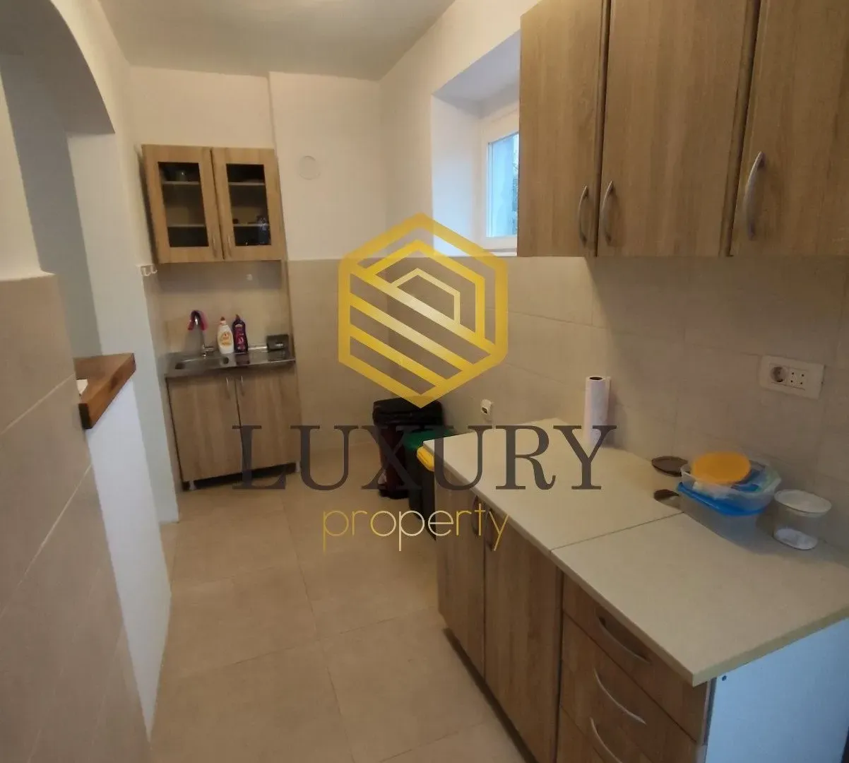 Izdavanje, dvosoban stan, 90m², Gorica C, Podgorica