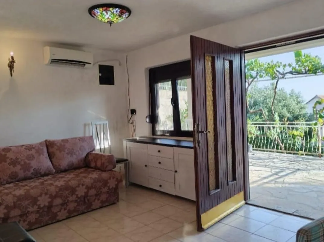 Izdavanje, kuća, 40m², Dobra Voda, Budva