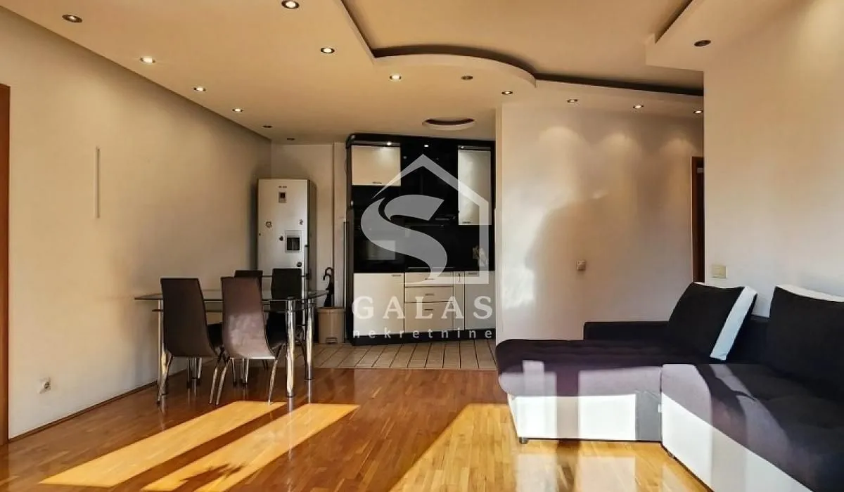 Prodaja, trosoban stan, 80m², Karadjordjevac, Leskovac