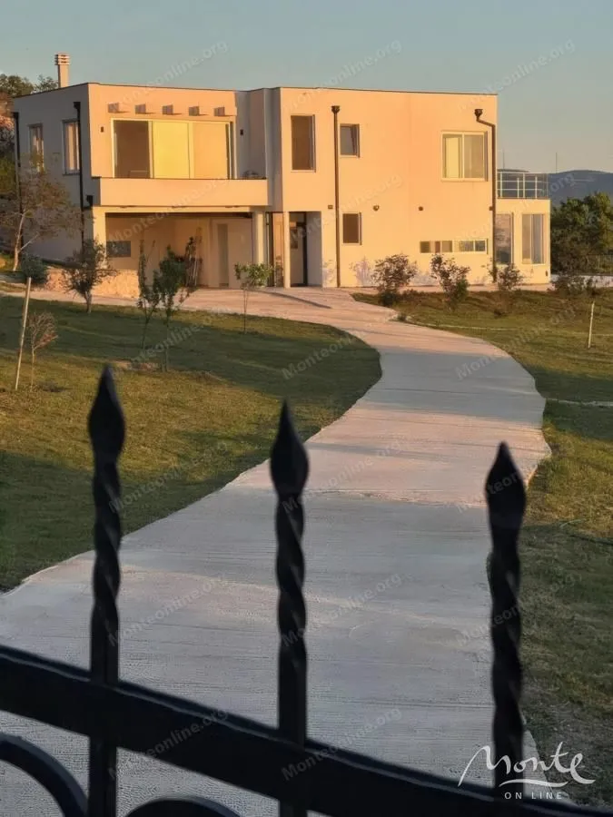 Prodaja, kuća, 240m², Dobre Vode, Bar