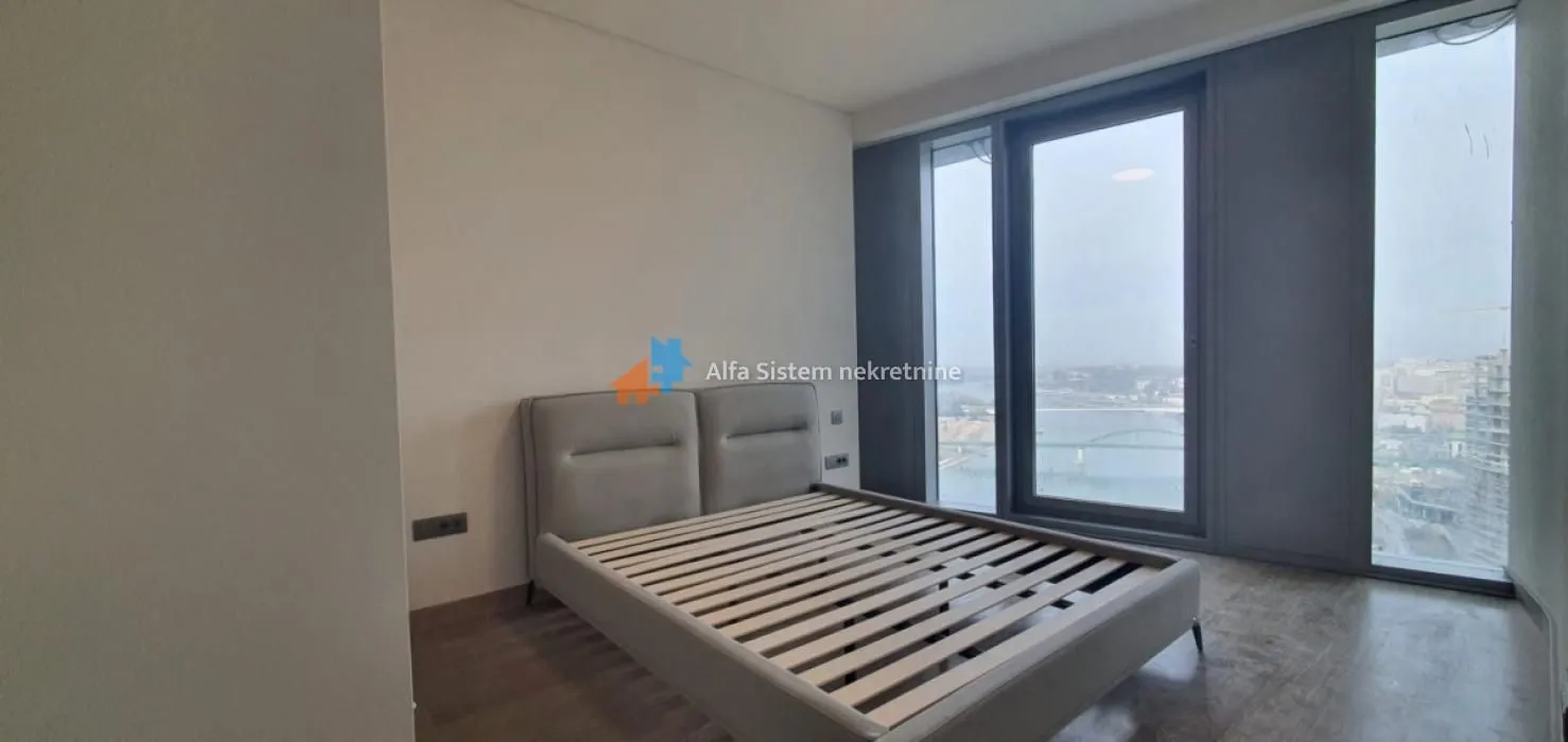 Izdavanje, trosoban stan, 90m², Savski Venac, Beograd
