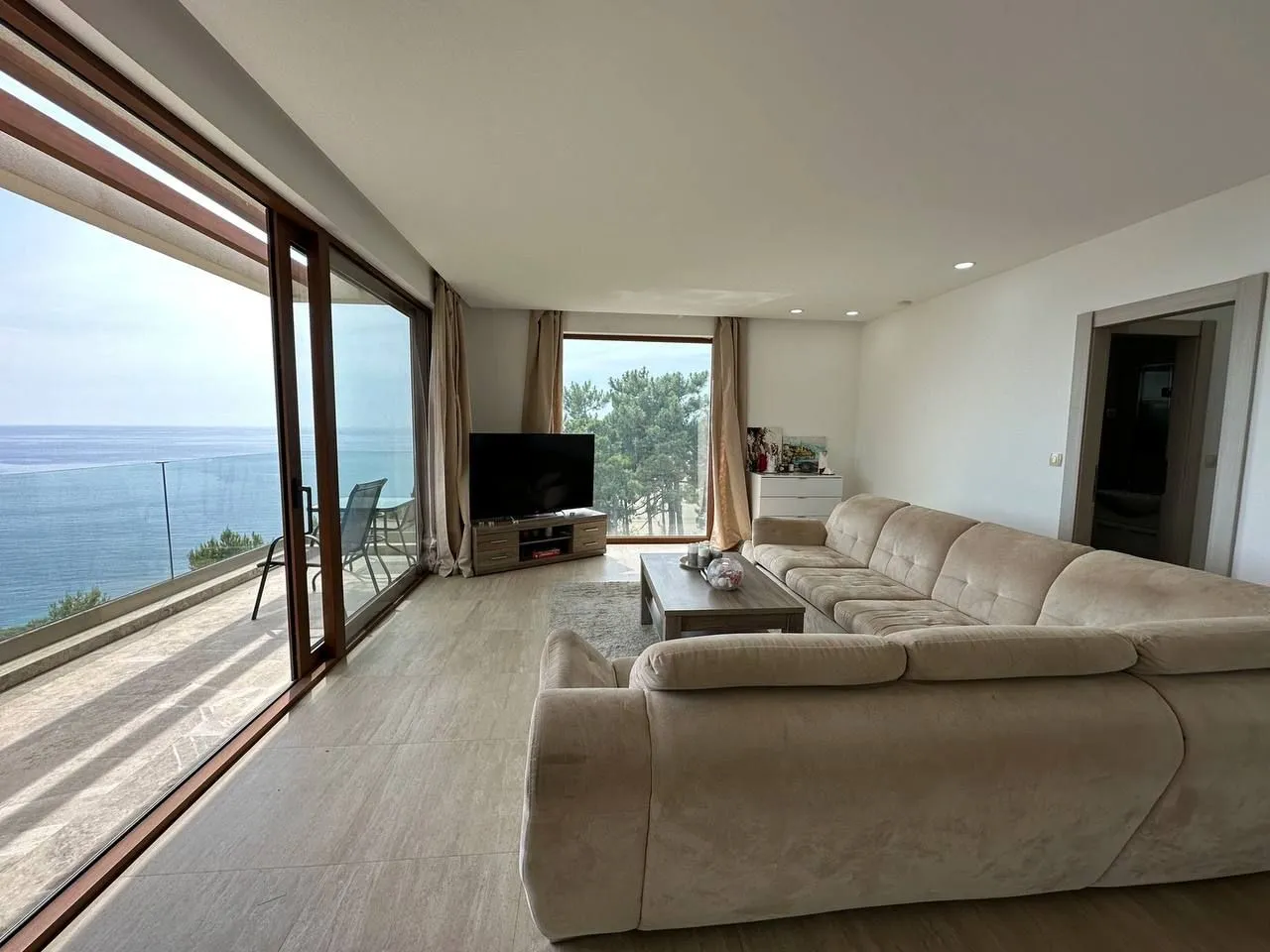 Rent, two bedroom apartment, 110m², Sveti Stefan, Budva
