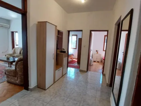 Izdavanje, trosoban stan, 100m², Šušanj, Bar - image 10