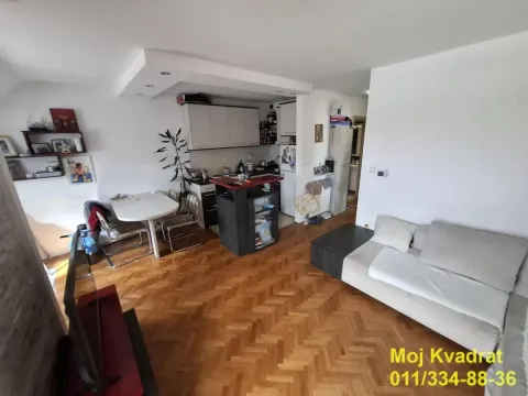 Dnevna soba sa trpezarijom i otvorenom kuhinjom. - image 2