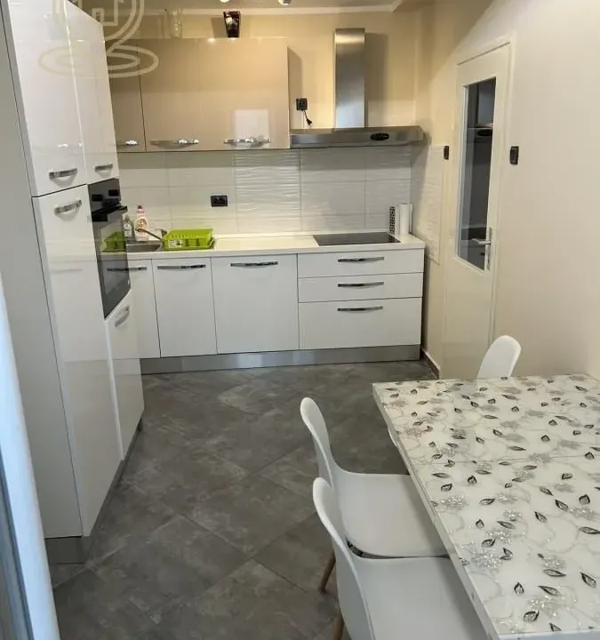 Izdavanje, dvosoban stan, 53m², Nova Detelinara, Novi Sad Sve Podlokacije
