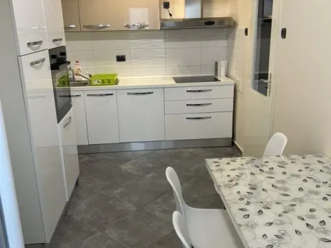 Stan in Nova Detelinara