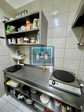 Komercijalna kuhinja sa inox radnim površinama, policama i električnim pločama. - image 10