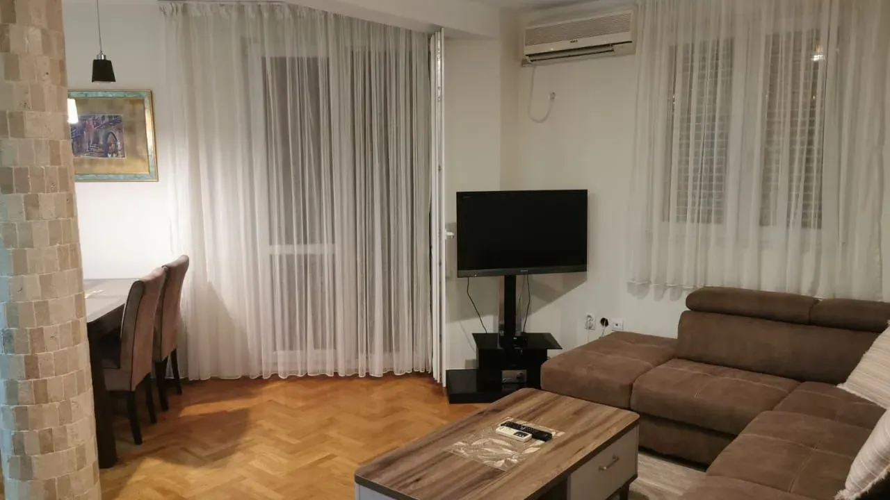Izdavanje, jednosoban stan, 52m², Budva, Crna Gora