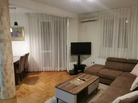 Izdavanje, jednosoban stan, 52m², Budva, Crna Gora