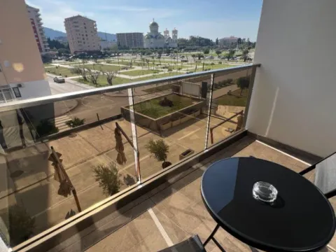 Izdavanje, garsonjera, 32m², Soho City, Bar - image 8