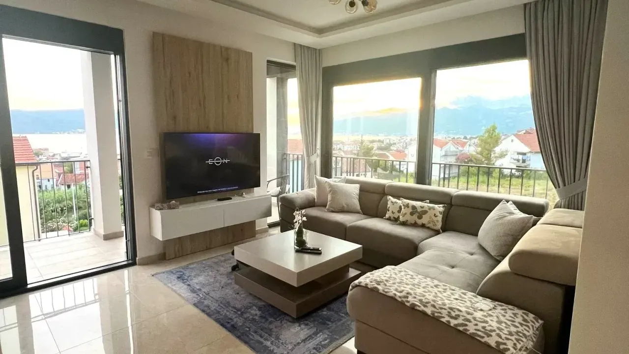 Rent, apartment, 63m², Tivat, Crna Gora