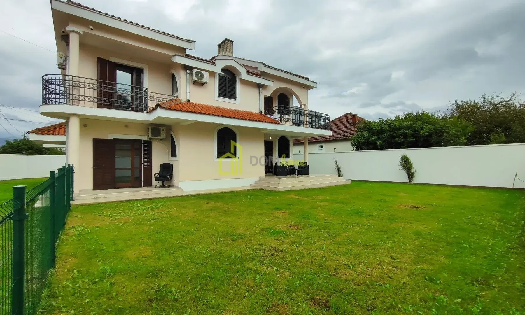 Sale, house, 340m², Tološi, Podgorica