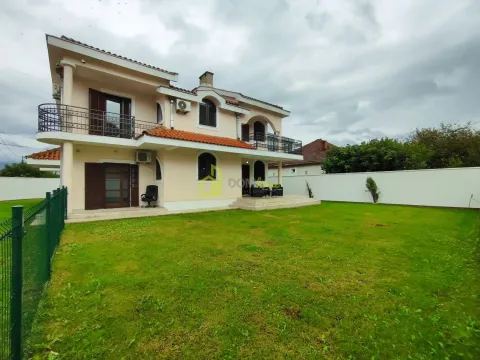 Prodaja, kuća, 340m², Tološi, Podgorica - image 15