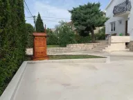 Izdavanje, kuća, 250m², Zagorič, Podgorica - image 1