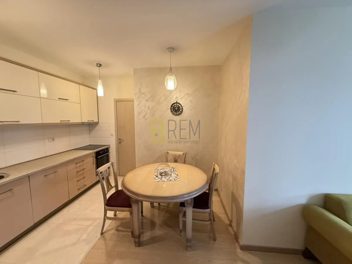 Izdavanje, dvosoban stan, 72m², City Kvart, Podgorica