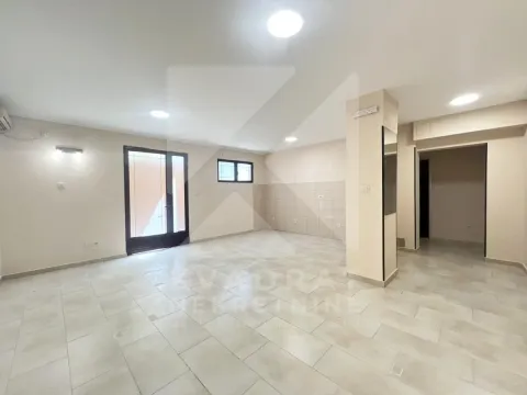 Rent, office space, 47m², Stari Aerodrom, Podgorica - image 3