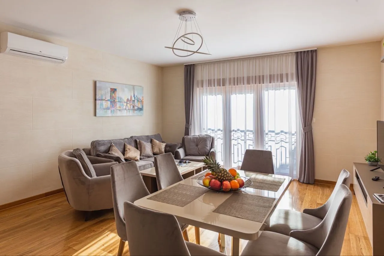 Izdavanje, dvosoban stan, 62m², Pržno, Budva