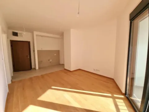 Sale, one bedroom apartment, 42m², Bečići, Budva - image 4