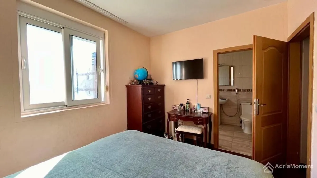 Sale, two bedroom apartment, 70m², Petrovac, Budva