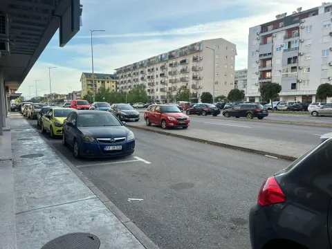 Rent, office space, 30m², Stari Aerodrom, Podgorica - image 3