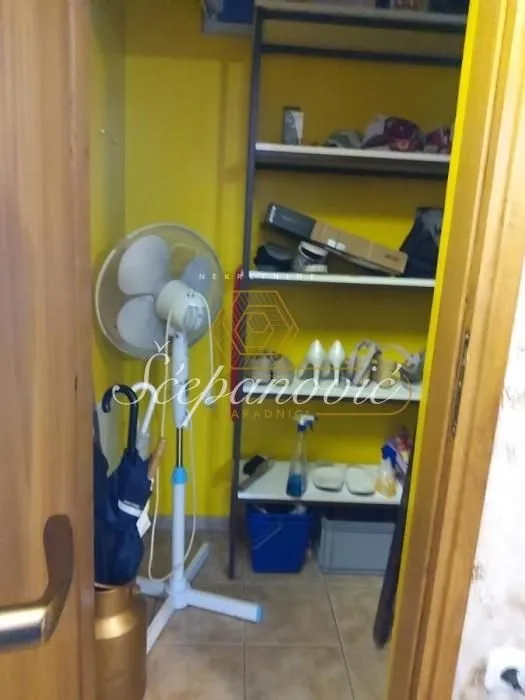 Prodaja, kuća, 360m², Veternik, Novi Sad Sve Podlokacije