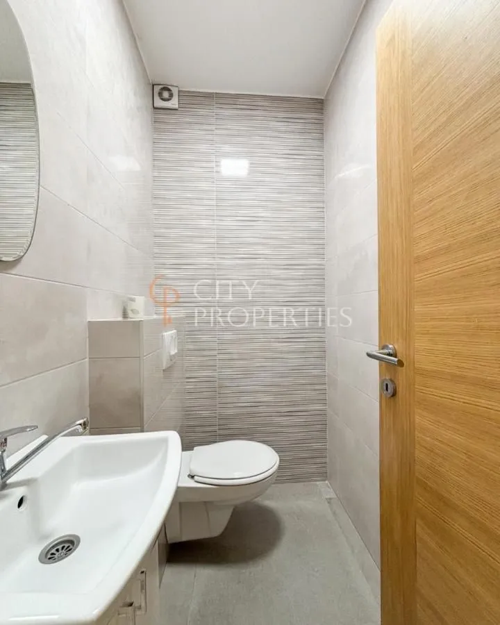 Izdavanje, poslovni prostor, 120m², Centar, Podgorica
