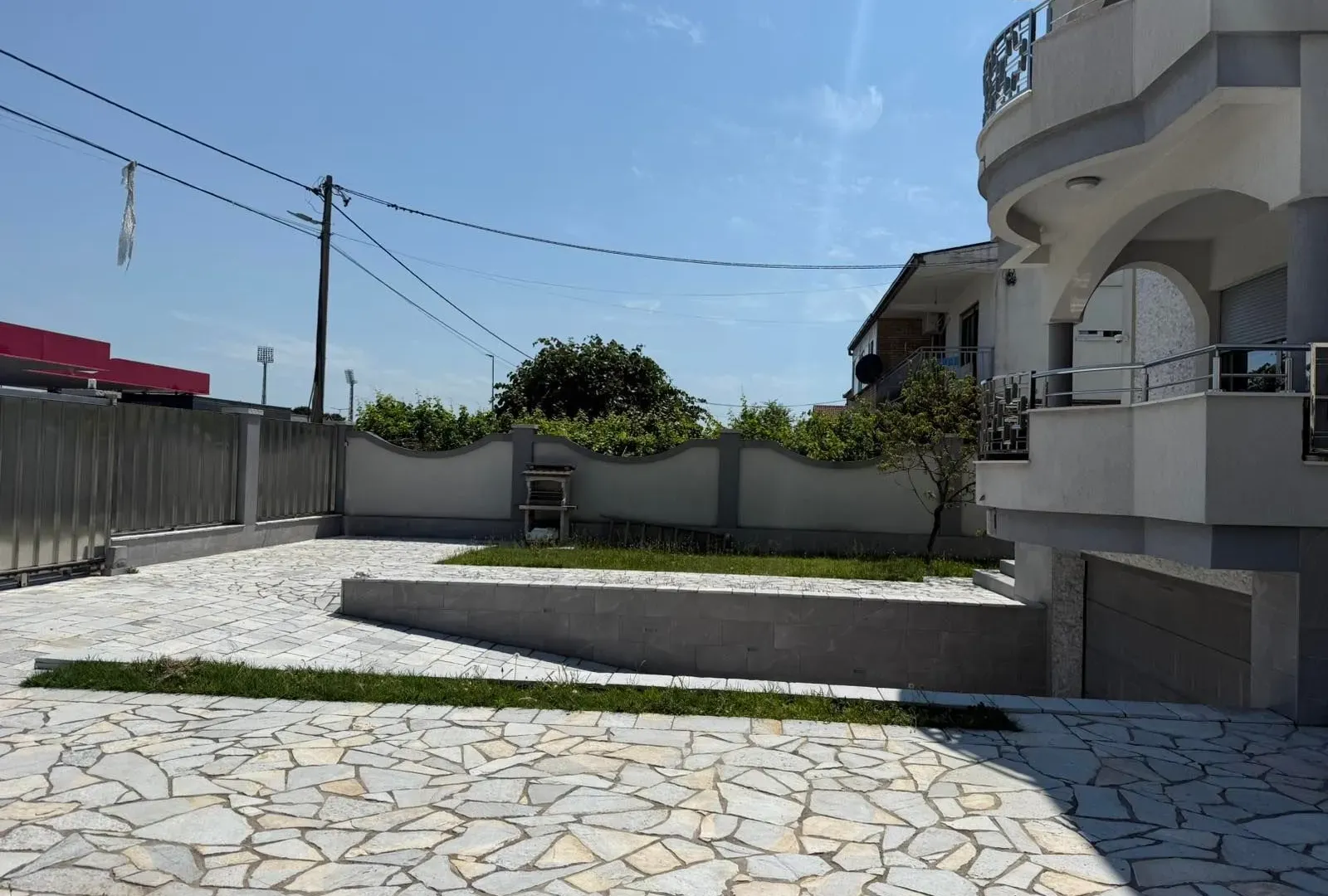 Rent, house, 320m², Podgorica, Crna Gora