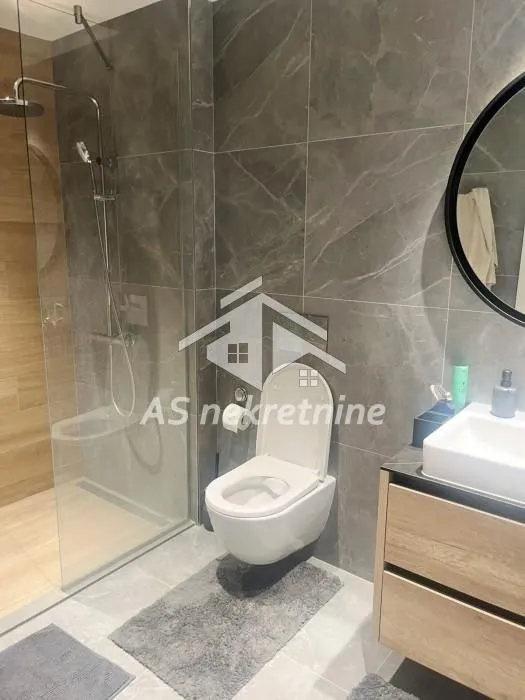 Izdavanje, trosoban stan, 80m², Savski Venac, Beograd
