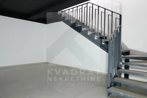 Rent, office space, 200m², New City, Podgorica - image 9