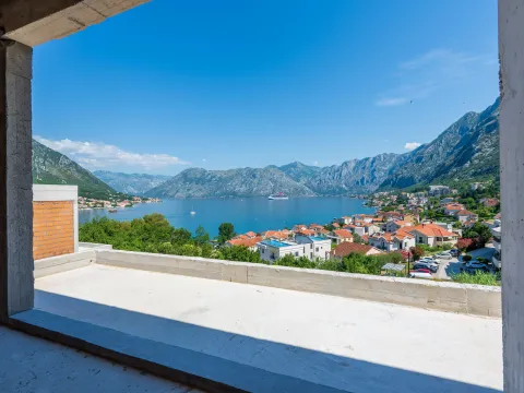 Sale, three bedroom apartment, 86m², Dobrota, Kotor - image 1
