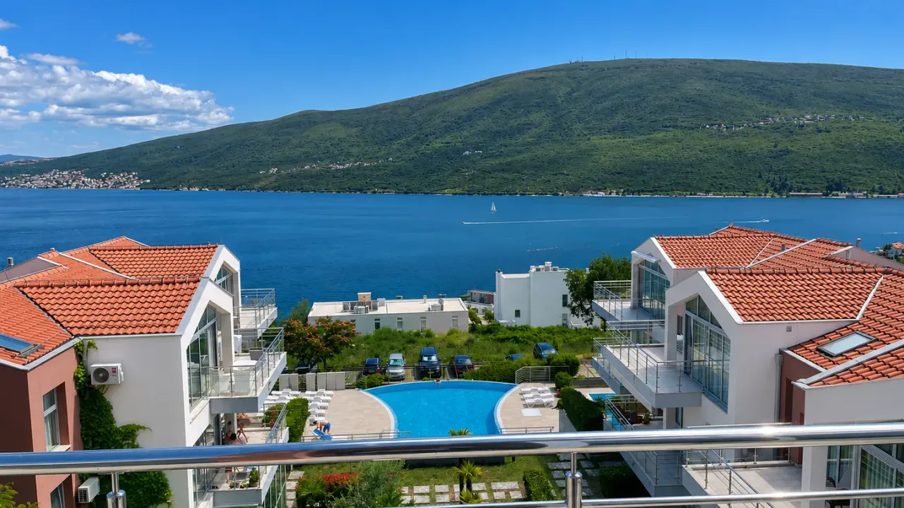 Sale, three bedroom apartment, 72m², Đenovići, Herceg Novi