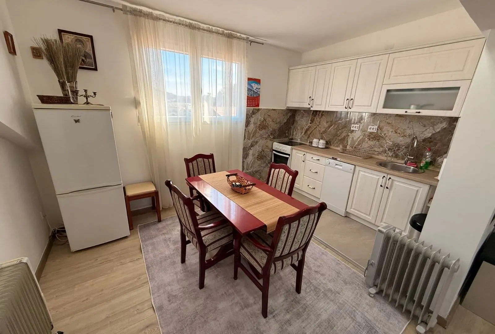 Izdavanje, jednosoban stan, 45m², Centar, Cetinje