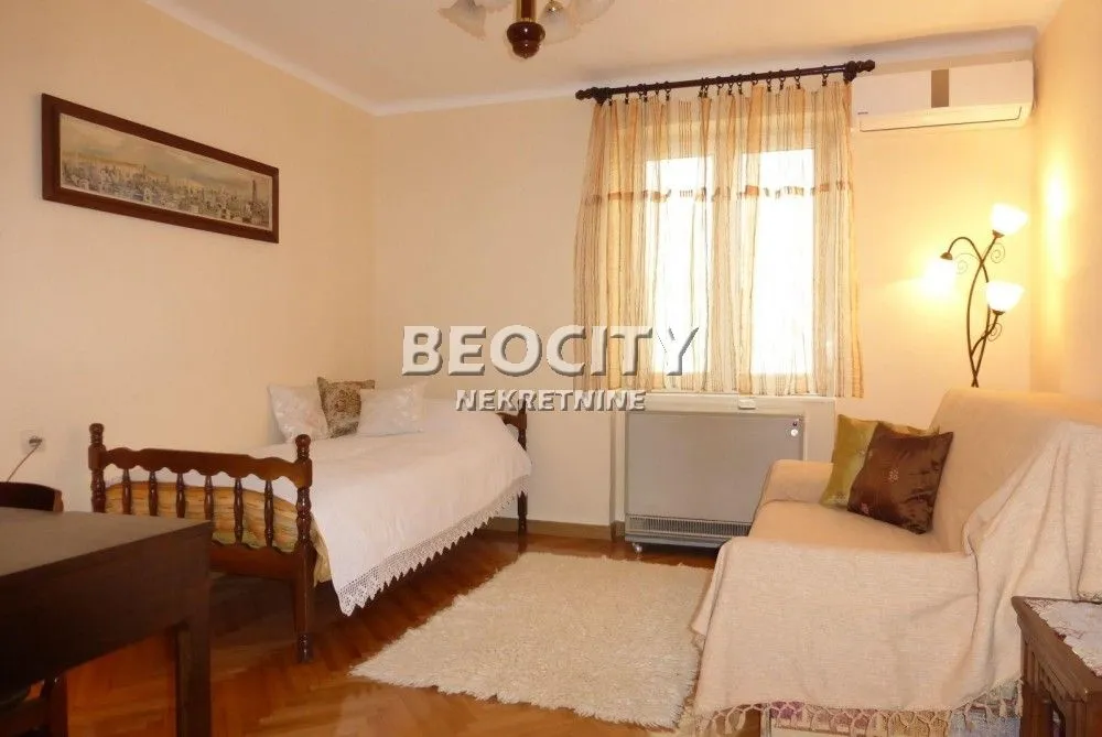 Izdavanje, dvosoban stan, 50m², Knez Mihajlova Centar, Centar Sve Podlokacije