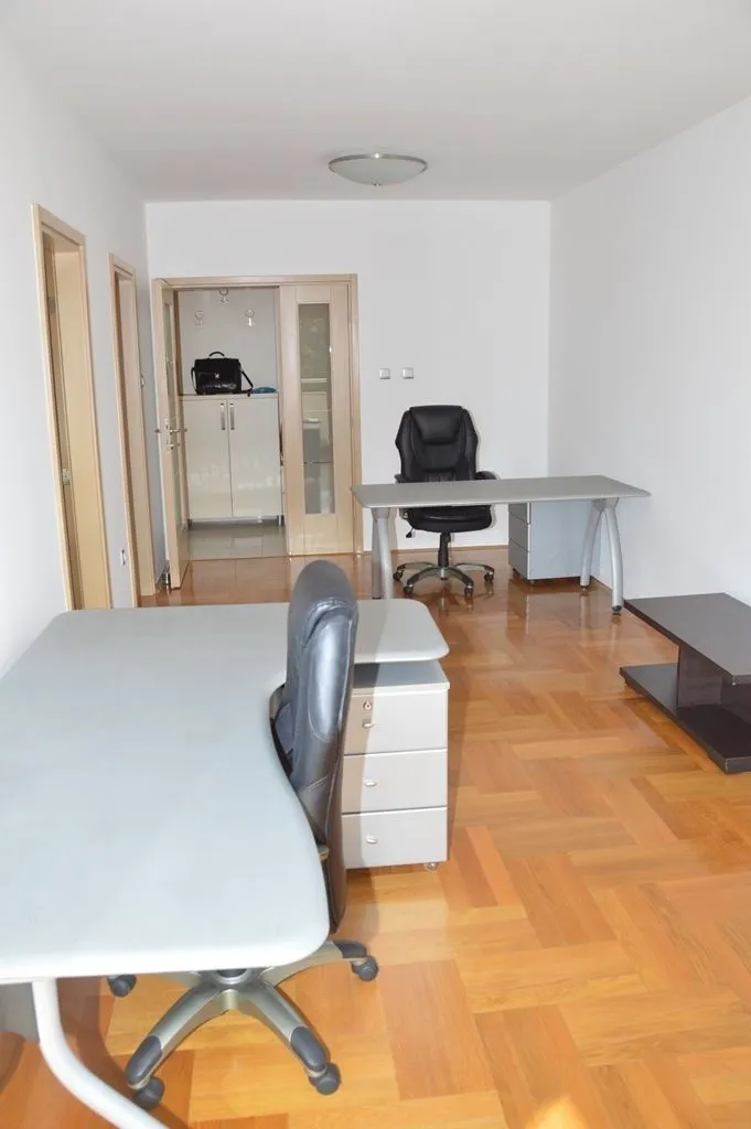 Rent, office space, 52m², Preko Morače, Podgorica