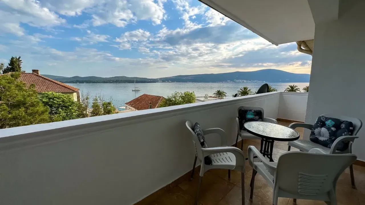 Izdavanje, stan, 50m², Tivat, Crna Gora