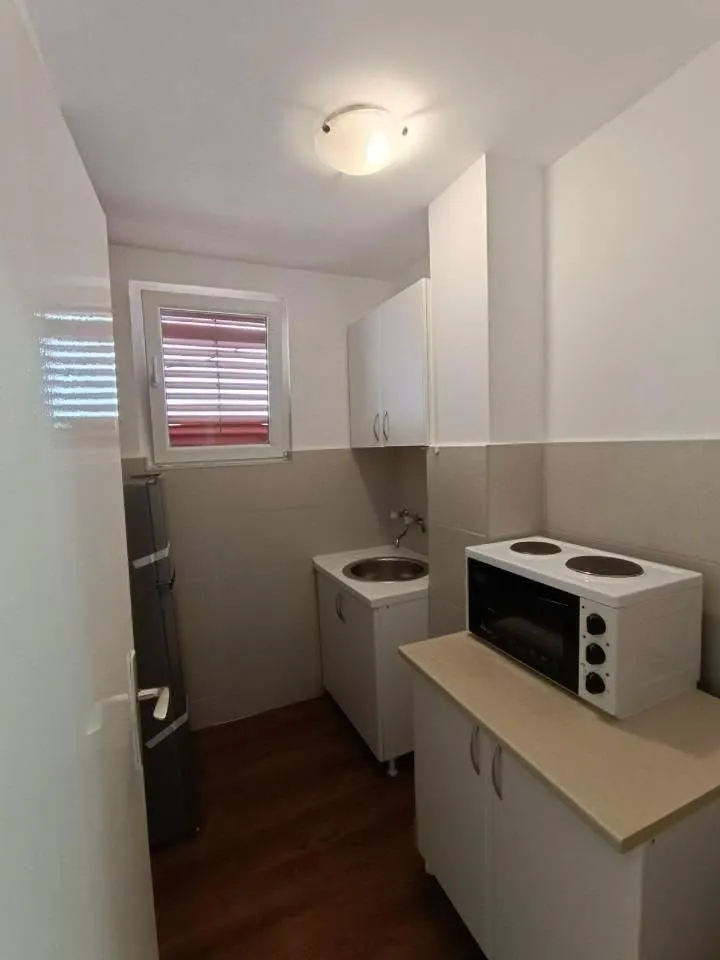 Izdavanje, garsonjera, 30m², Preko Morače, Podgorica