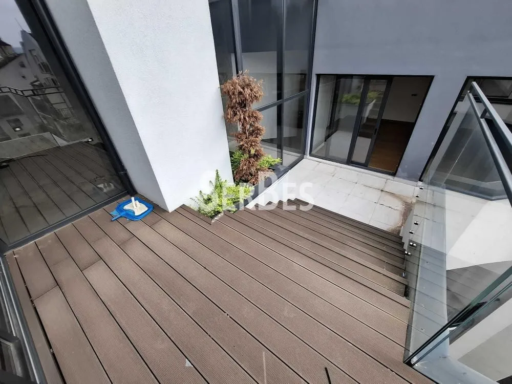 Prodaja, četvorosoban stan, 240m², Adamovićevo Naselje, Novi Sad Sve Podlokacije