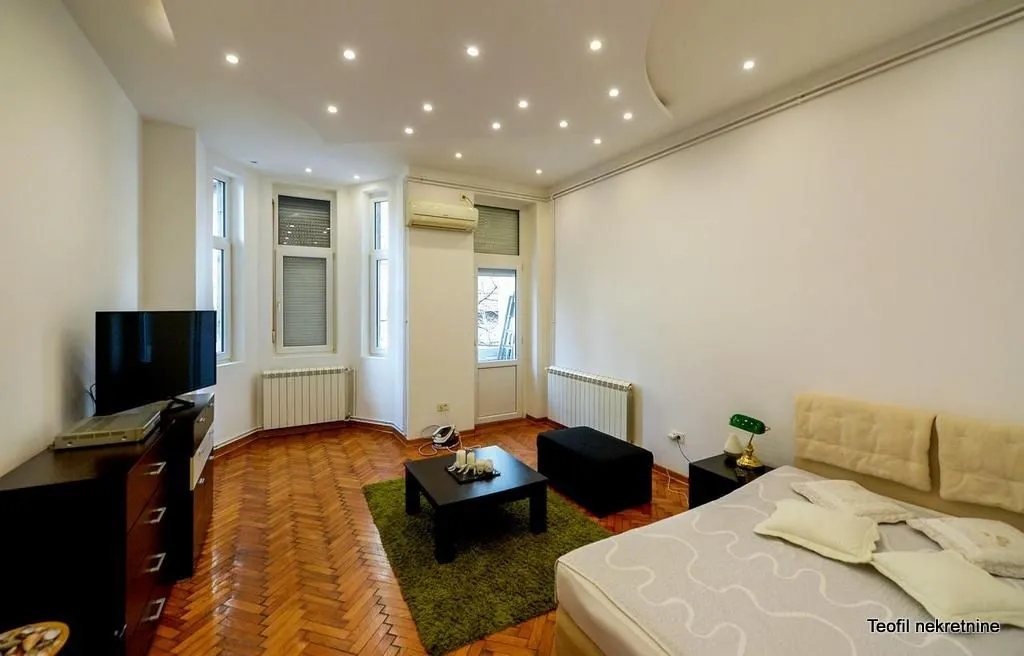 Prodaja, trosoban stan, 86m², Vračar, Šid