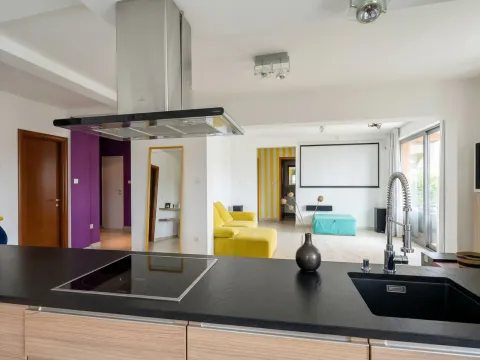 Sale, five bedroom apartment, 111m², Bečići, Budva - image 8