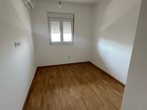 Prodaja, trosoban stan, 104m², Stari Aerodrom, Podgorica - image 10