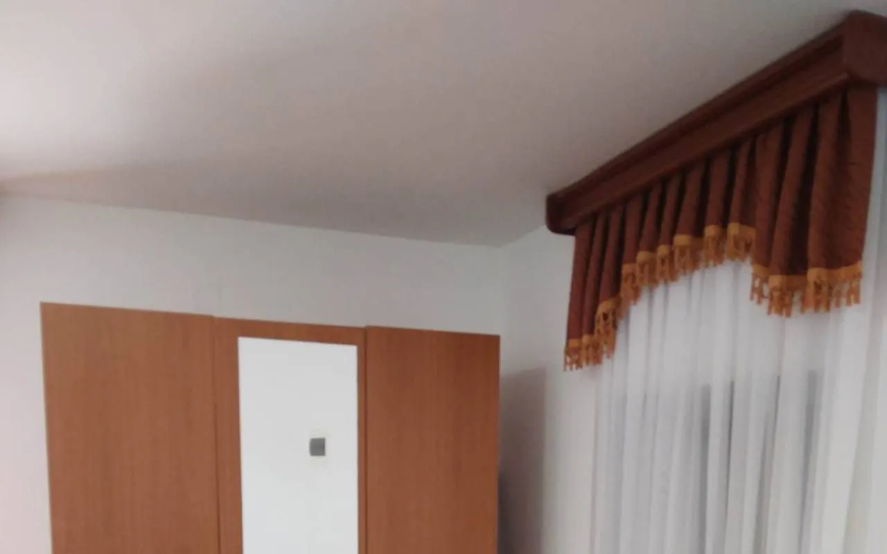 Izdavanje, kuća, 120m², Pržno, Budva